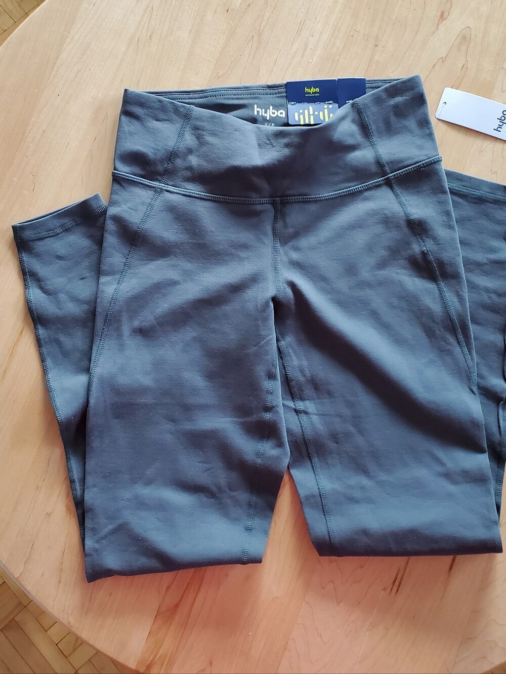 Women ,Gray Active Leggings ,Brand New With Tag . Hypa Brand .
